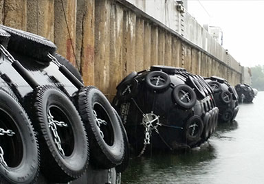 Pneumatic fender installation