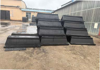 V300X1000 Arch-Type Rubber Fenders Successfully Delivered